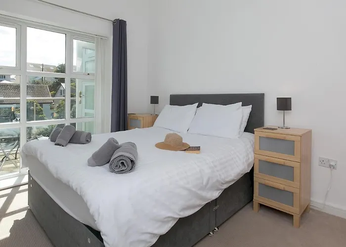 Pass The Keys 2 Bed Sea View Apartment With Balcony Parking