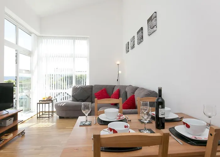 Pass The Keys 2 Bed Sea View Apartment With Balcony Parking