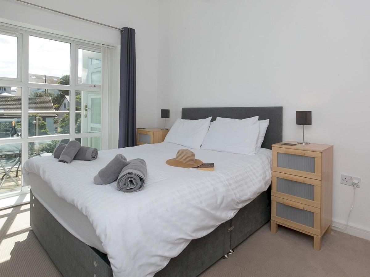 Pass The Keys 2 Bed Sea View With Balcony Parking Apartment Benllech