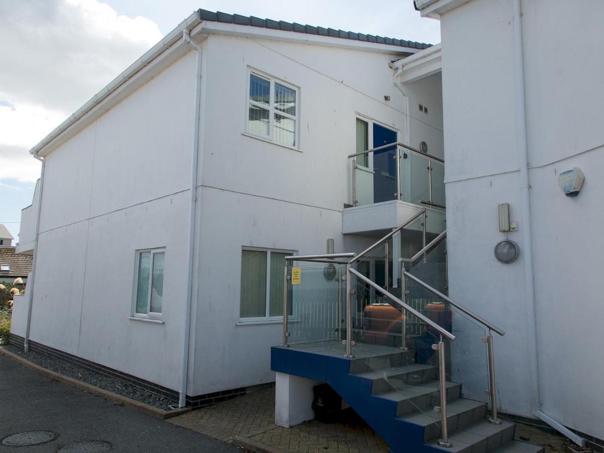 Pass The Keys 2 Bed Sea View With Balcony Parking * Benllech