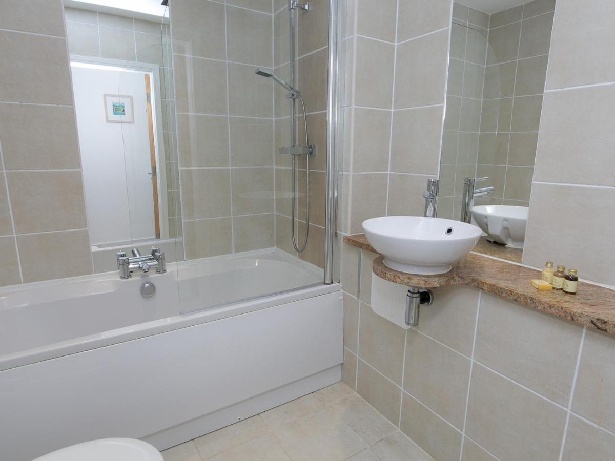 Pass The Keys 2 Bed Sea View With Balcony Parking Apartment *