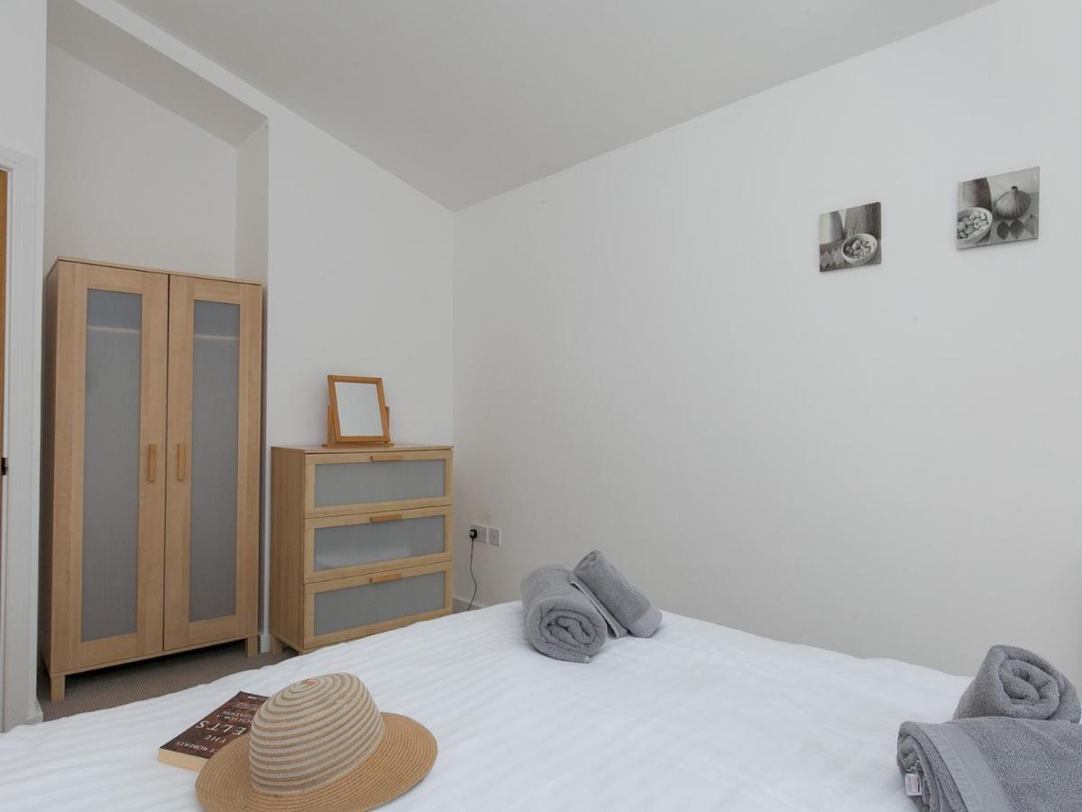 Pass The Keys 2 Bed Sea View With Balcony Parking Apartment Benllech