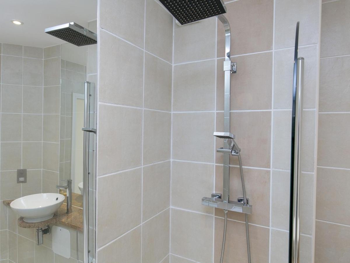Pass The Keys 2 Bed Sea View With Balcony Parking Apartment Benllech